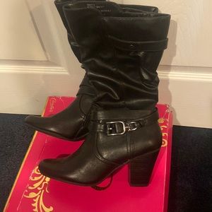 Size 8, Black leather boots